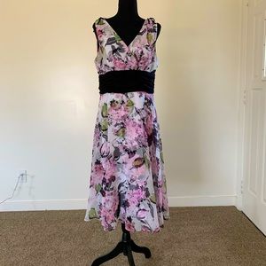 Dress barn sleeveless kneelength dress
